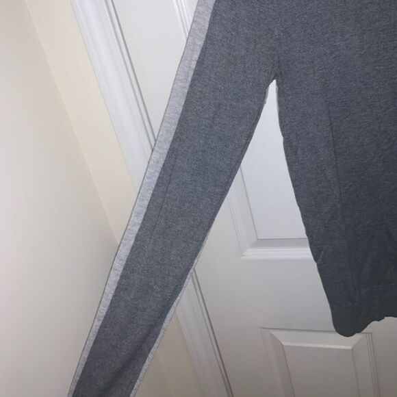 The Limited Sweater Wool Women's V Neck Pullover Color Block Light / Dark Gray M - Picture 6 of 13